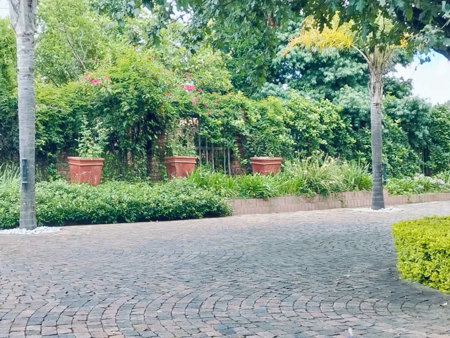 5 Bedroom Property for Sale in Mnandi Gauteng