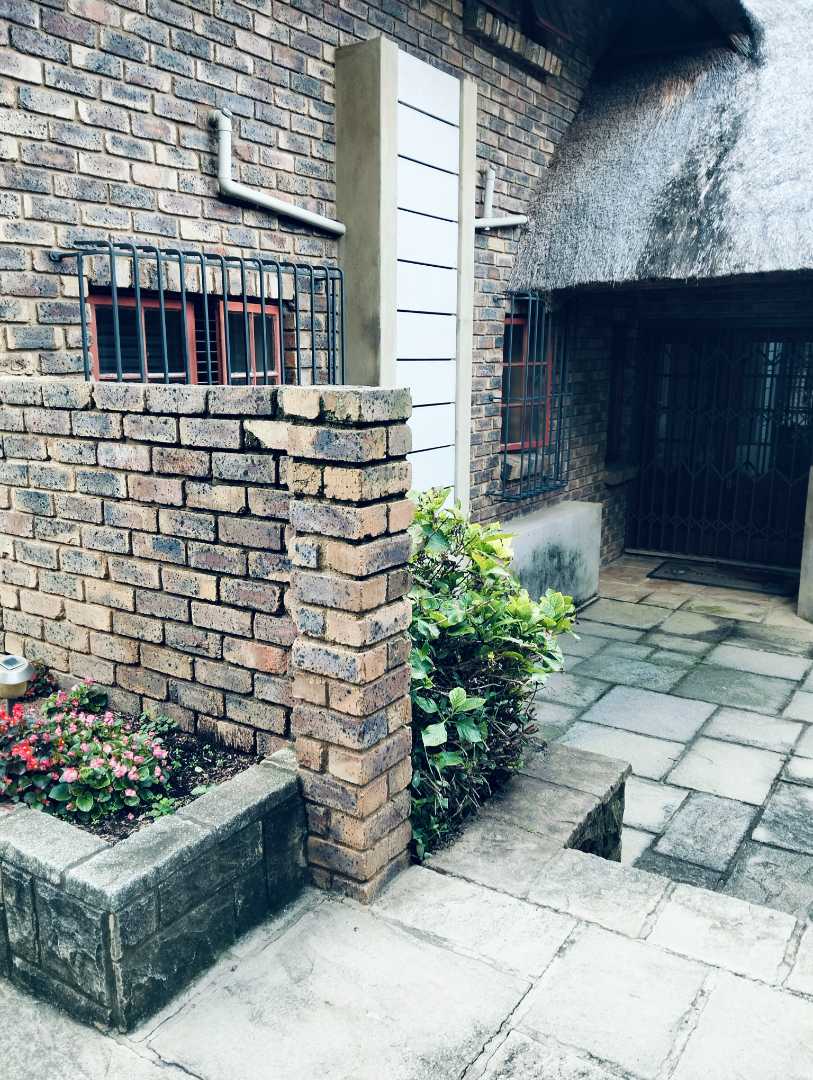 5 Bedroom Property for Sale in Mnandi Gauteng