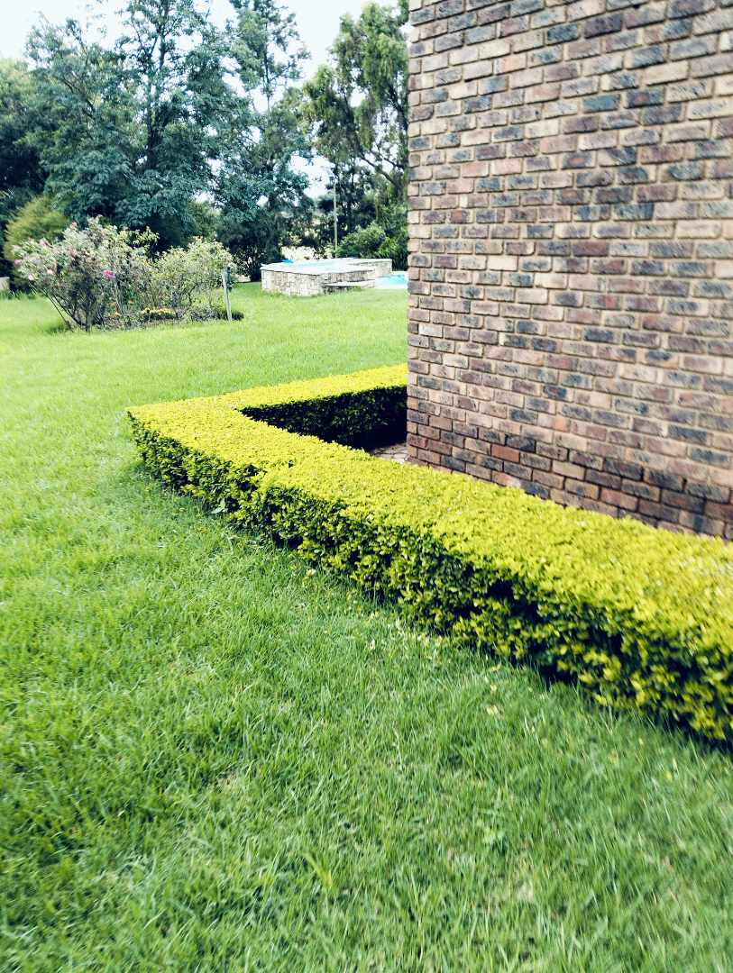 5 Bedroom Property for Sale in Mnandi Gauteng