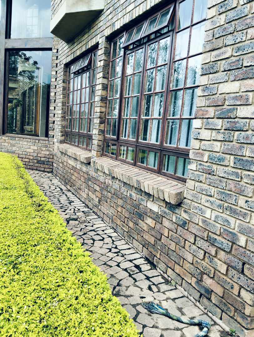 5 Bedroom Property for Sale in Mnandi Gauteng