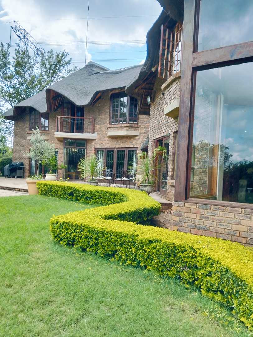 5 Bedroom Property for Sale in Mnandi Gauteng