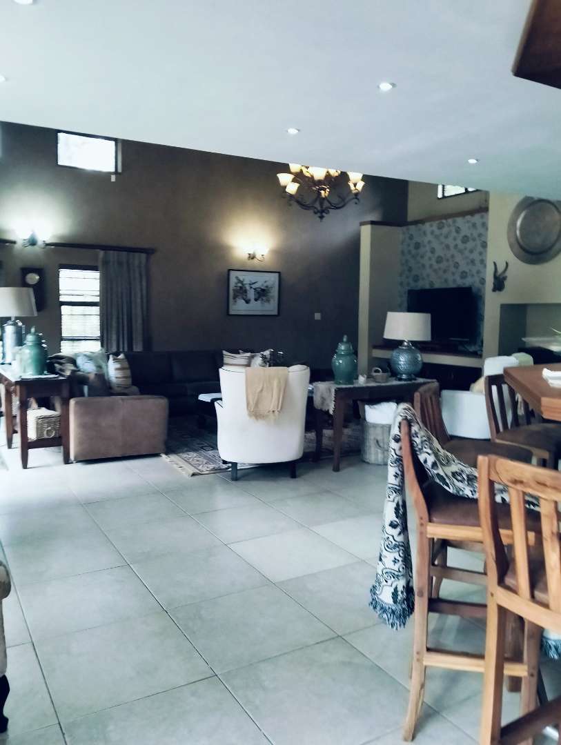 5 Bedroom Property for Sale in Mnandi Gauteng