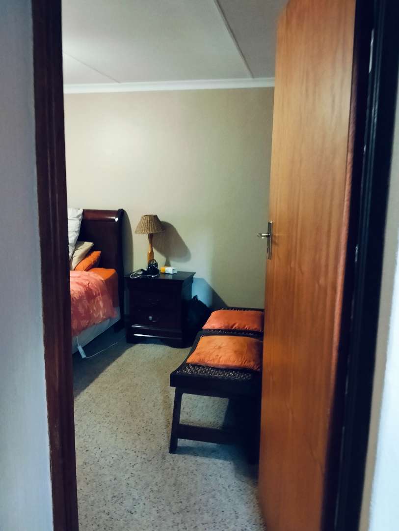 5 Bedroom Property for Sale in Mnandi Gauteng