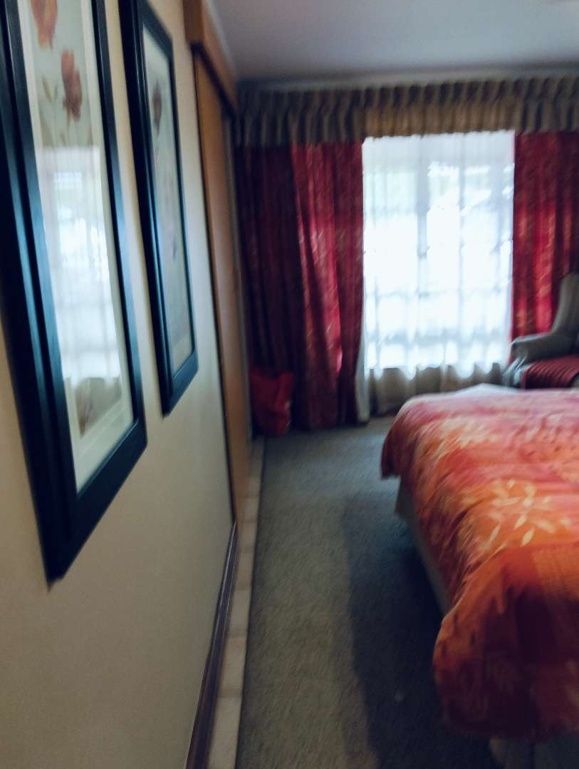 5 Bedroom Property for Sale in Mnandi Gauteng