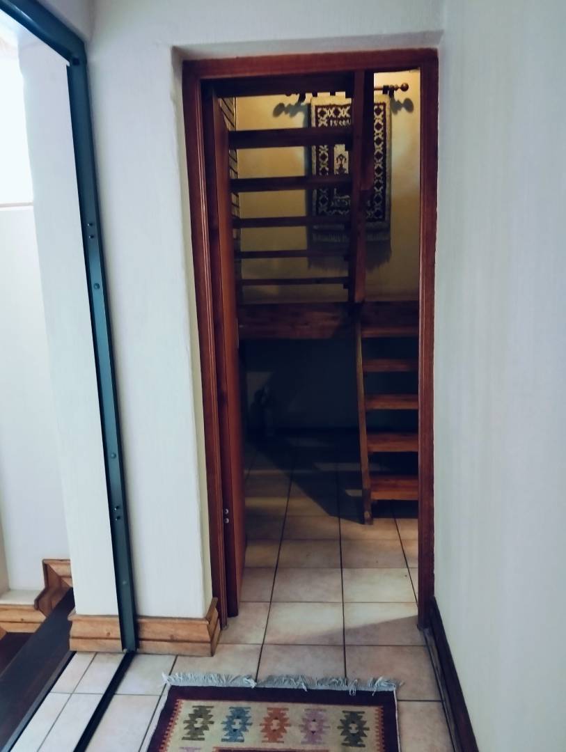 5 Bedroom Property for Sale in Mnandi Gauteng