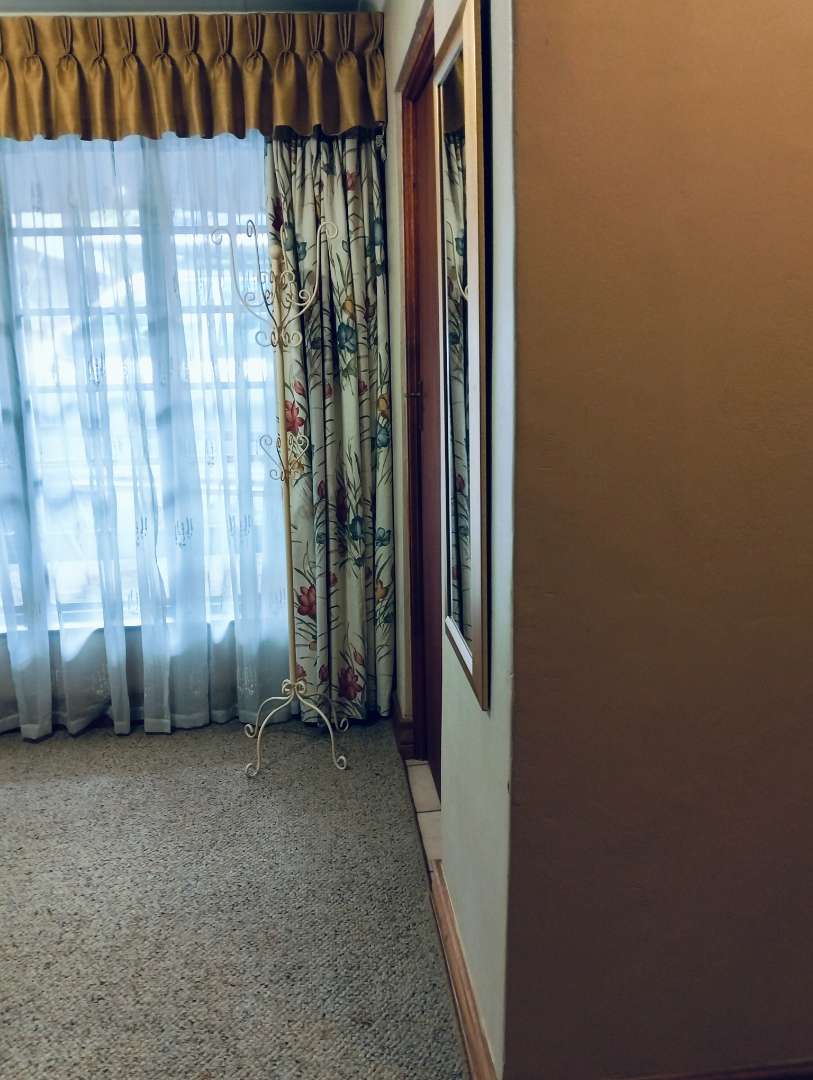 5 Bedroom Property for Sale in Mnandi Gauteng