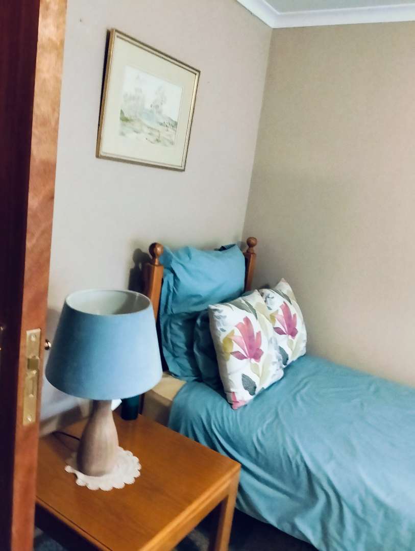 5 Bedroom Property for Sale in Mnandi Gauteng