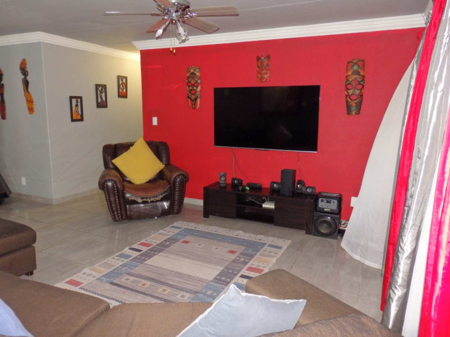 3 Bedroom Property for Sale in Garsfontein Gauteng