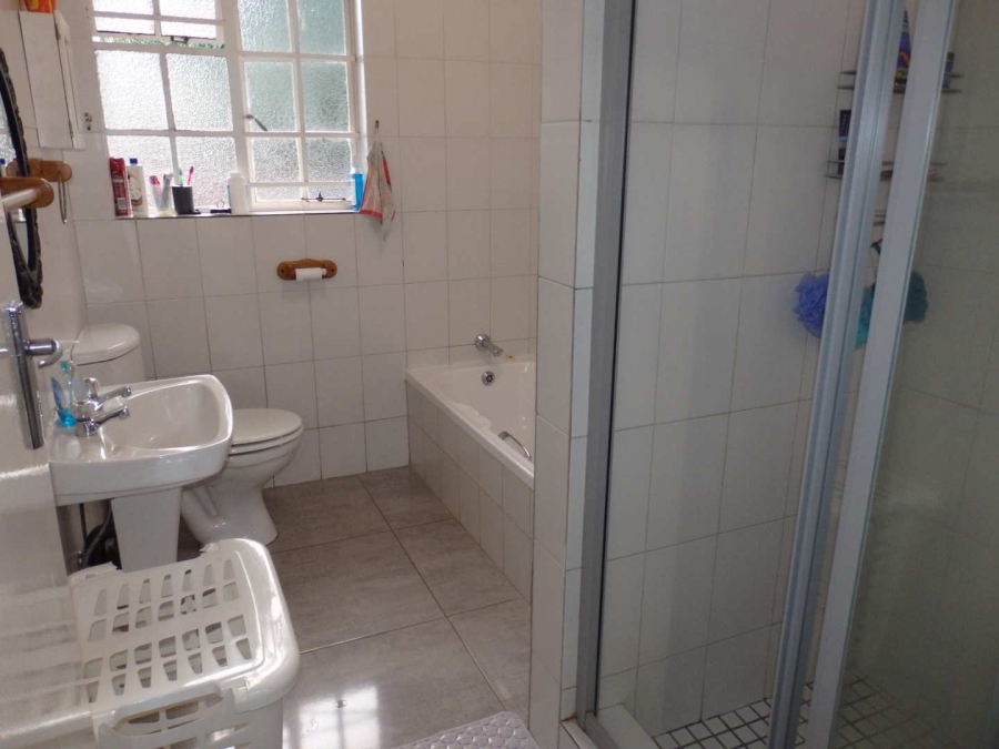 3 Bedroom Property for Sale in Garsfontein Gauteng
