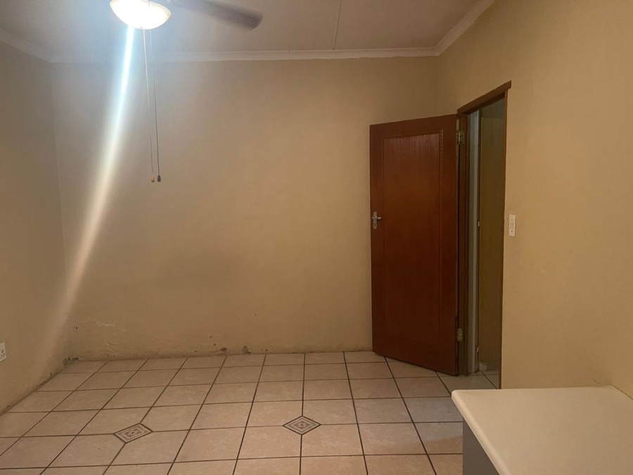 To Let 1 Bedroom Property for Rent in Clubview Gauteng