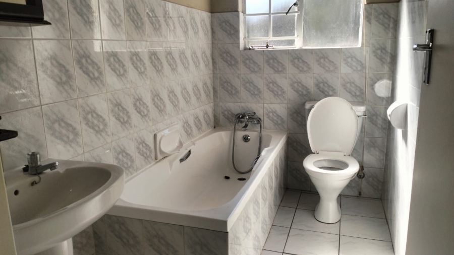 2 Bedroom Property for Sale in Garsfontein Gauteng