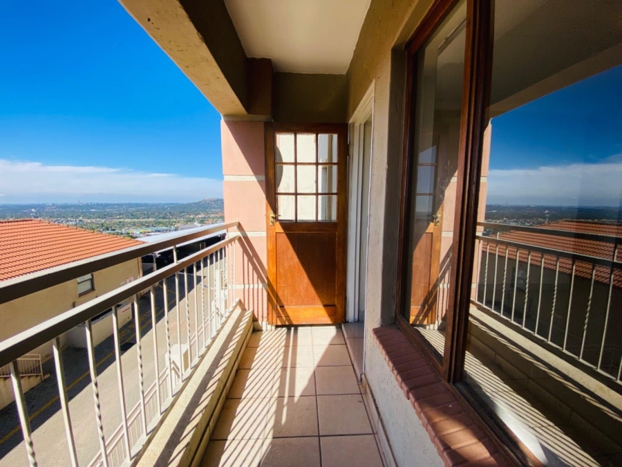To Let 3 Bedroom Property for Rent in Constantia Kloof Gauteng