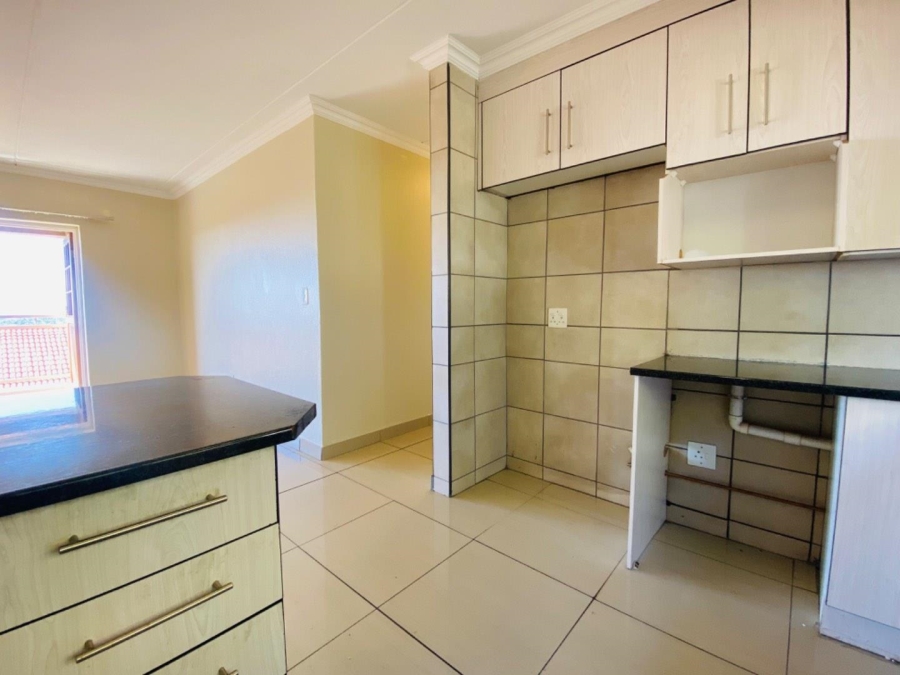 To Let 3 Bedroom Property for Rent in Constantia Kloof Gauteng