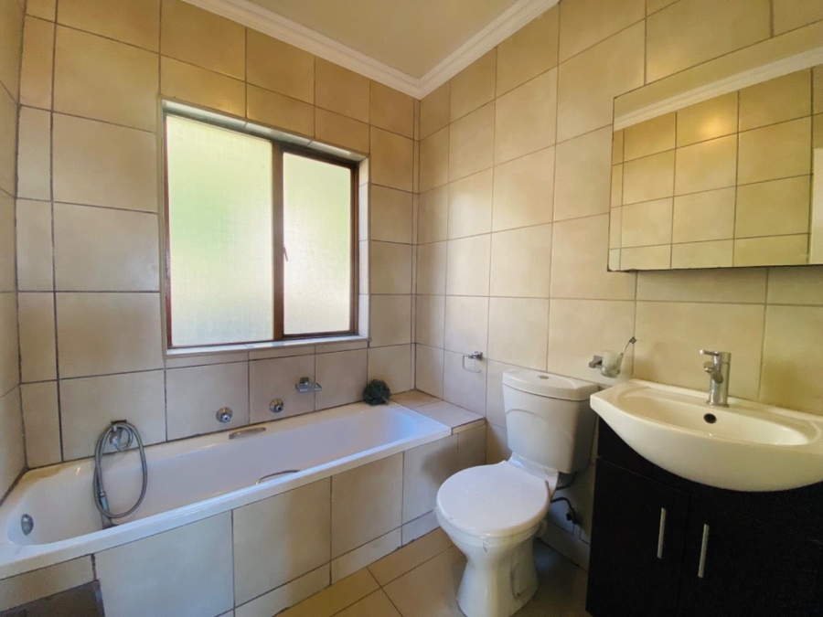 To Let 3 Bedroom Property for Rent in Constantia Kloof Gauteng