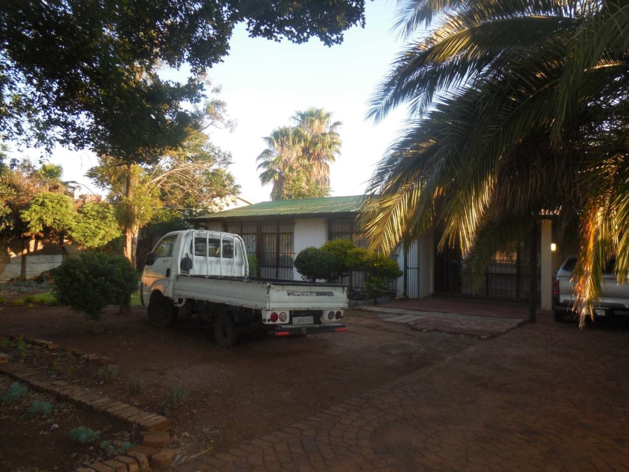 To Let 4 Bedroom Property for Rent in Silverton Gauteng
