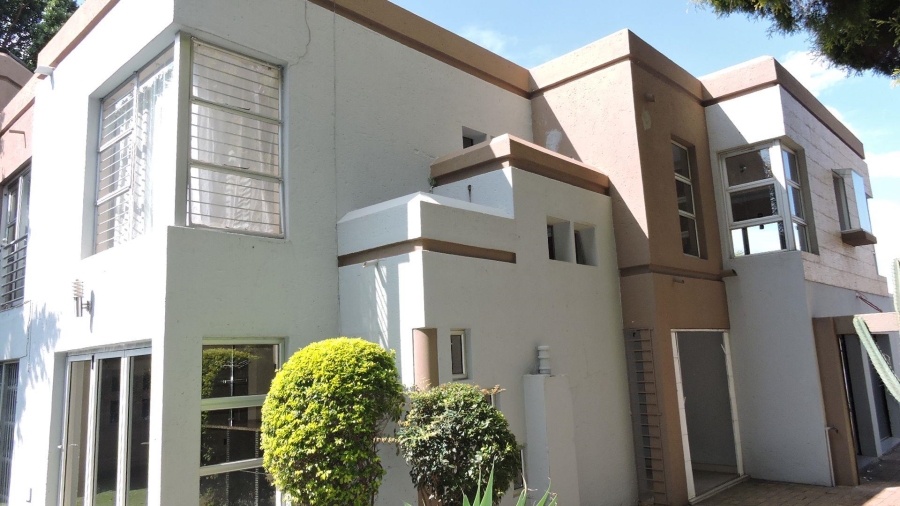 To Let 4 Bedroom Property for Rent in Faerie Glen Gauteng