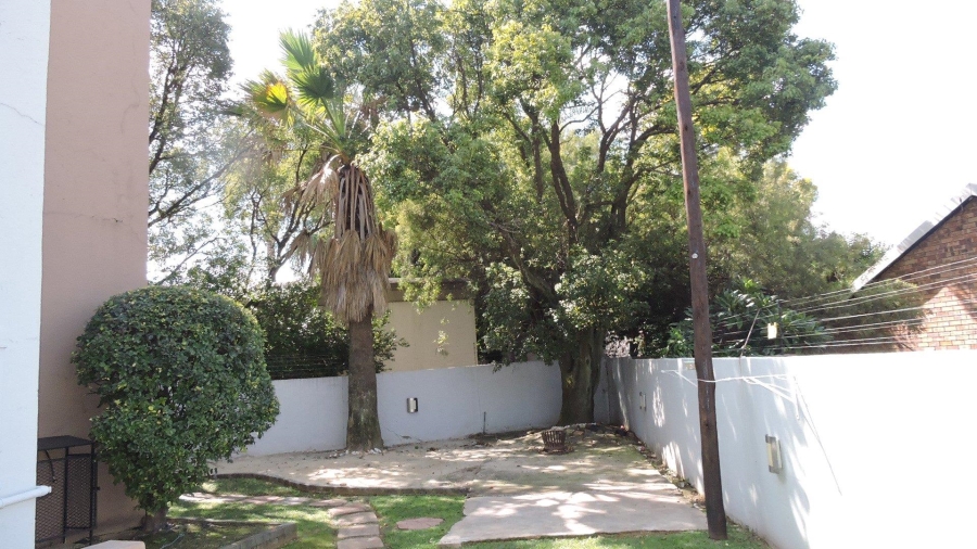 To Let 4 Bedroom Property for Rent in Faerie Glen Gauteng