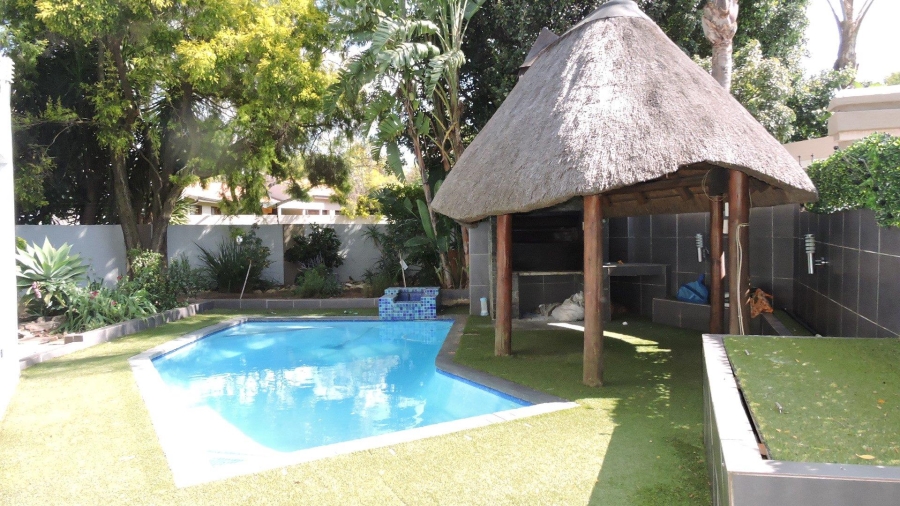 To Let 4 Bedroom Property for Rent in Faerie Glen Gauteng