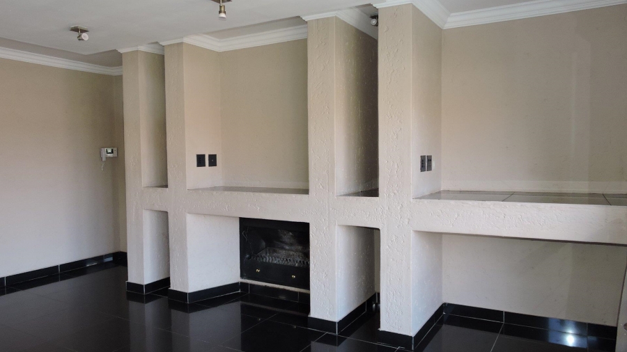 To Let 4 Bedroom Property for Rent in Faerie Glen Gauteng
