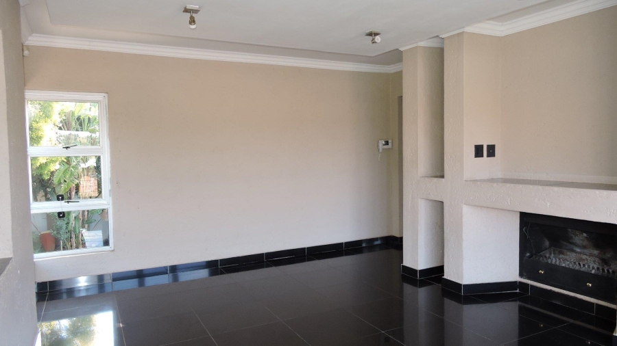 To Let 4 Bedroom Property for Rent in Faerie Glen Gauteng