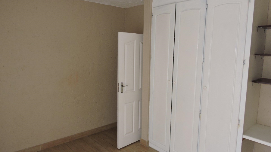 To Let 4 Bedroom Property for Rent in Faerie Glen Gauteng