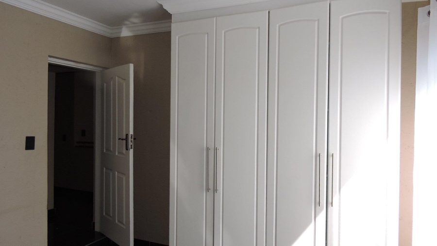 To Let 4 Bedroom Property for Rent in Faerie Glen Gauteng