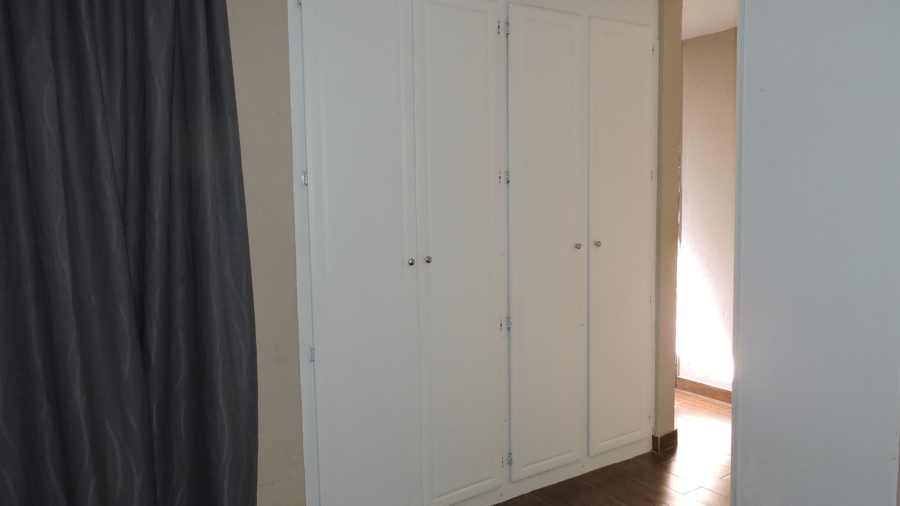 To Let 4 Bedroom Property for Rent in Faerie Glen Gauteng