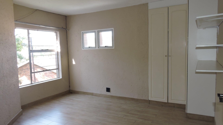 To Let 4 Bedroom Property for Rent in Faerie Glen Gauteng