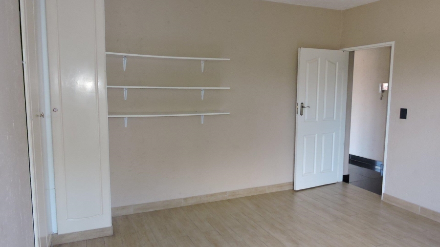 To Let 4 Bedroom Property for Rent in Faerie Glen Gauteng