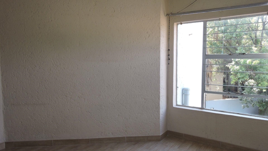 To Let 4 Bedroom Property for Rent in Faerie Glen Gauteng