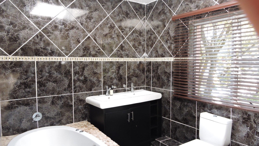 To Let 4 Bedroom Property for Rent in Faerie Glen Gauteng