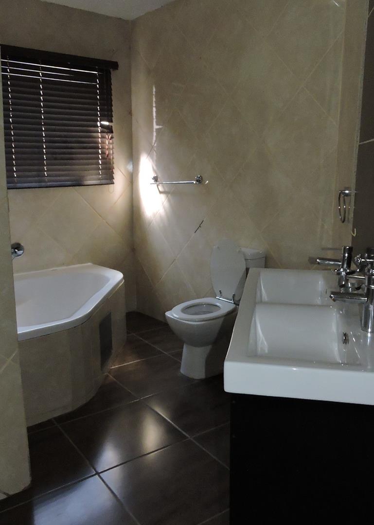 To Let 4 Bedroom Property for Rent in Faerie Glen Gauteng