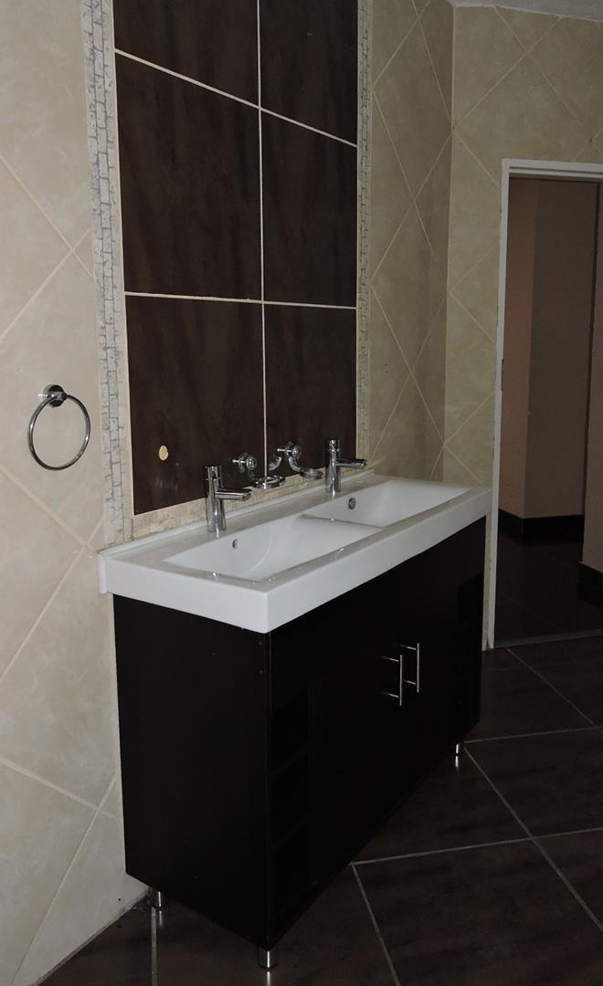 To Let 4 Bedroom Property for Rent in Faerie Glen Gauteng