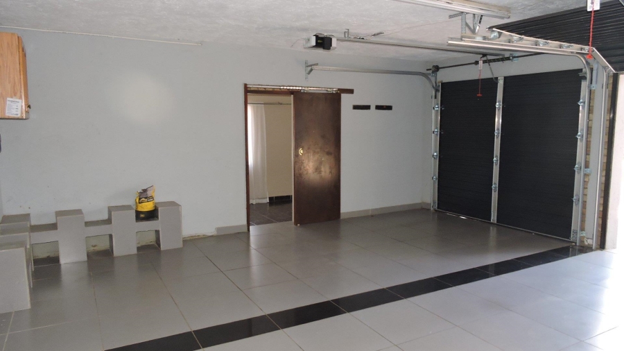 To Let 4 Bedroom Property for Rent in Faerie Glen Gauteng