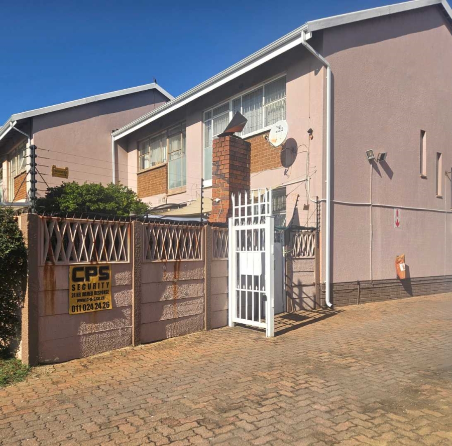 2 Bedroom Property for Sale in Brackenhurst Gauteng