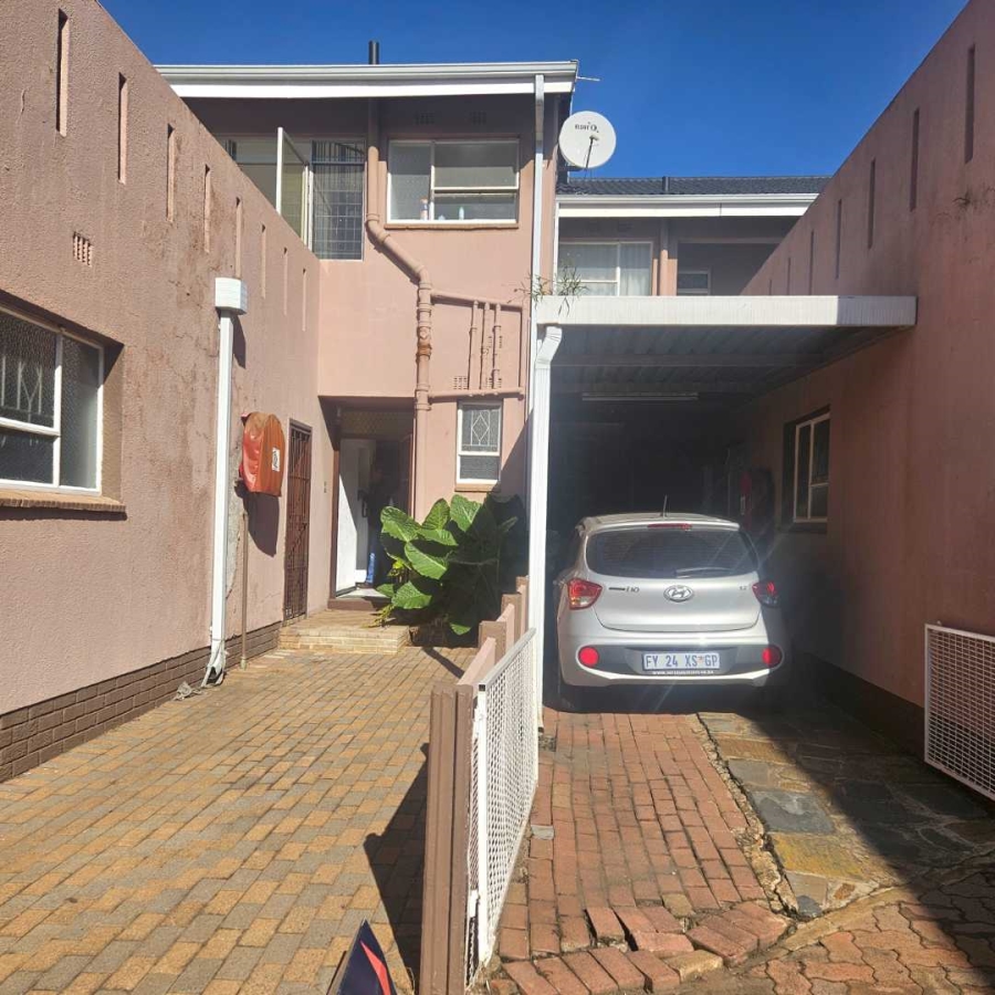 2 Bedroom Property for Sale in Brackenhurst Gauteng