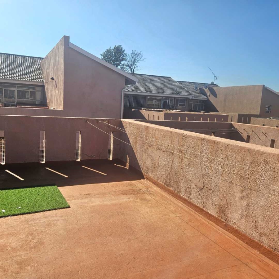 2 Bedroom Property for Sale in Brackenhurst Gauteng