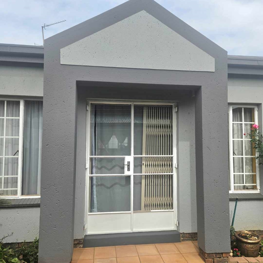 2 Bedroom Property for Sale in New Redruth Gauteng