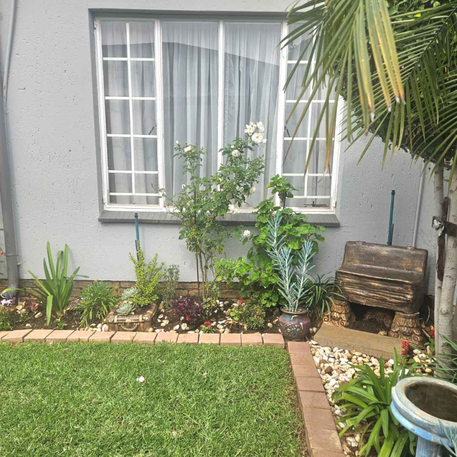 2 Bedroom Property for Sale in New Redruth Gauteng