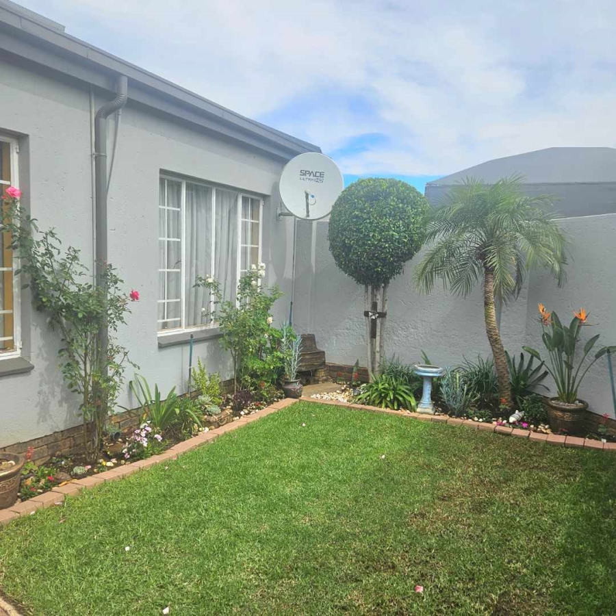 2 Bedroom Property for Sale in New Redruth Gauteng