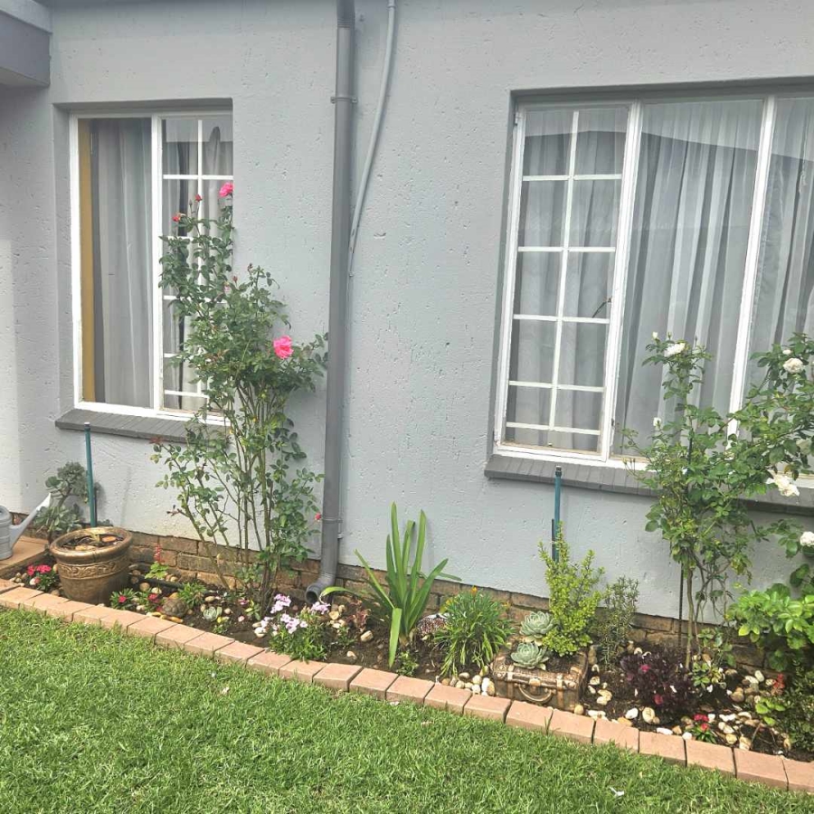 2 Bedroom Property for Sale in New Redruth Gauteng