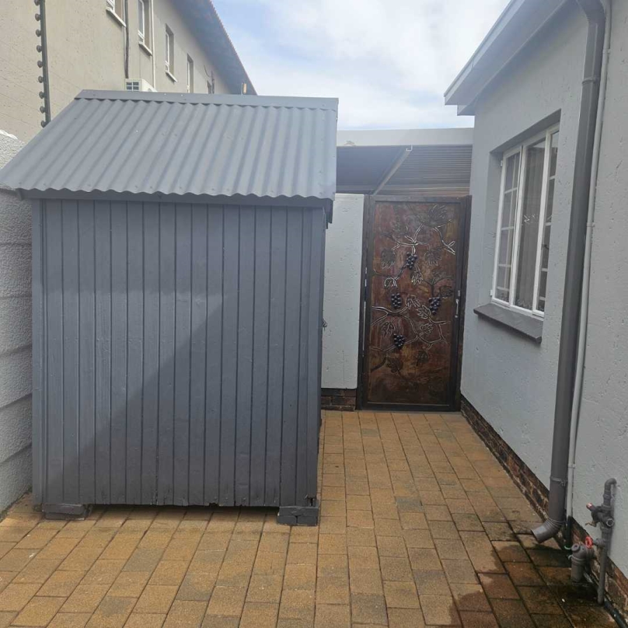 2 Bedroom Property for Sale in New Redruth Gauteng