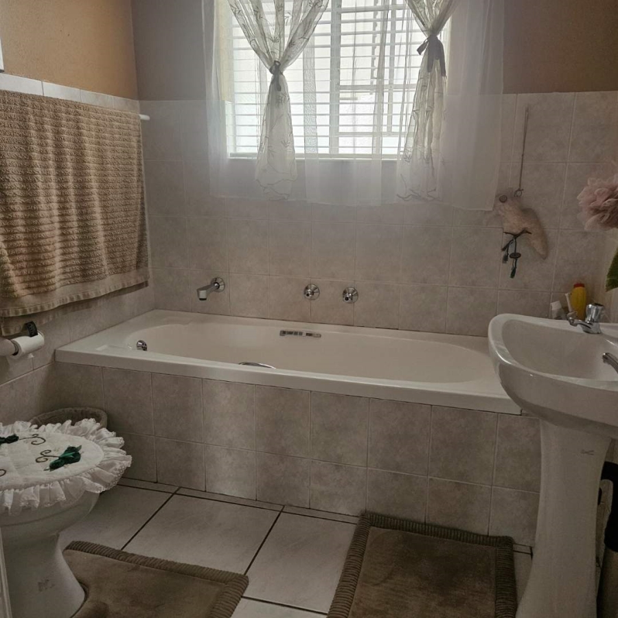 2 Bedroom Property for Sale in New Redruth Gauteng