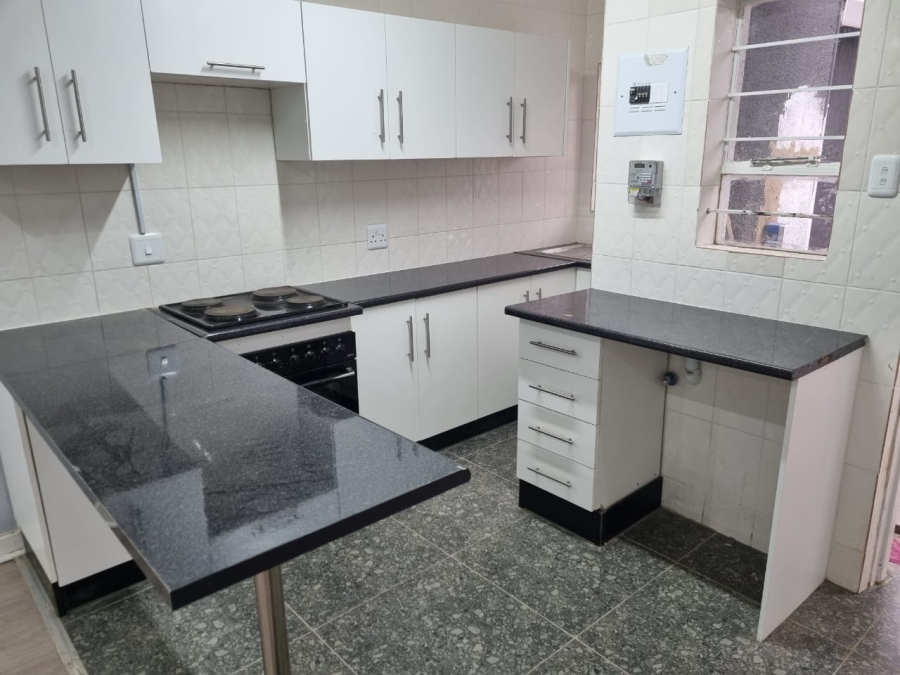 To Let 1 Bedroom Property for Rent in Orange Grove Gauteng