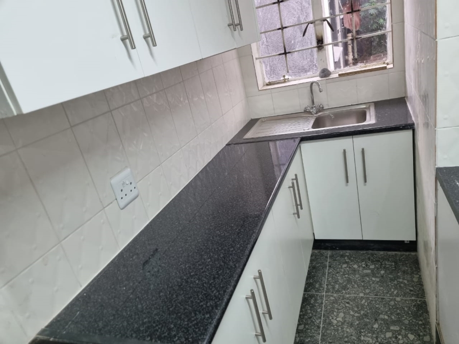 To Let 1 Bedroom Property for Rent in Orange Grove Gauteng