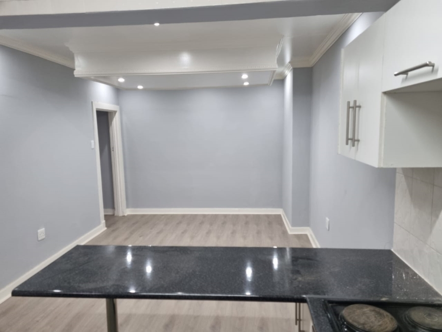 To Let 1 Bedroom Property for Rent in Orange Grove Gauteng