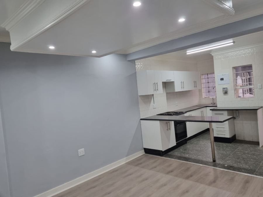 To Let 1 Bedroom Property for Rent in Orange Grove Gauteng