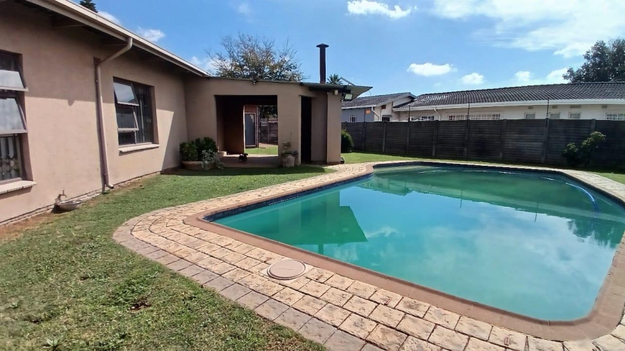 3 Bedroom Property for Sale in Bonaero Park Gauteng