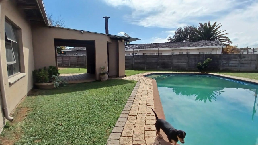 3 Bedroom Property for Sale in Bonaero Park Gauteng