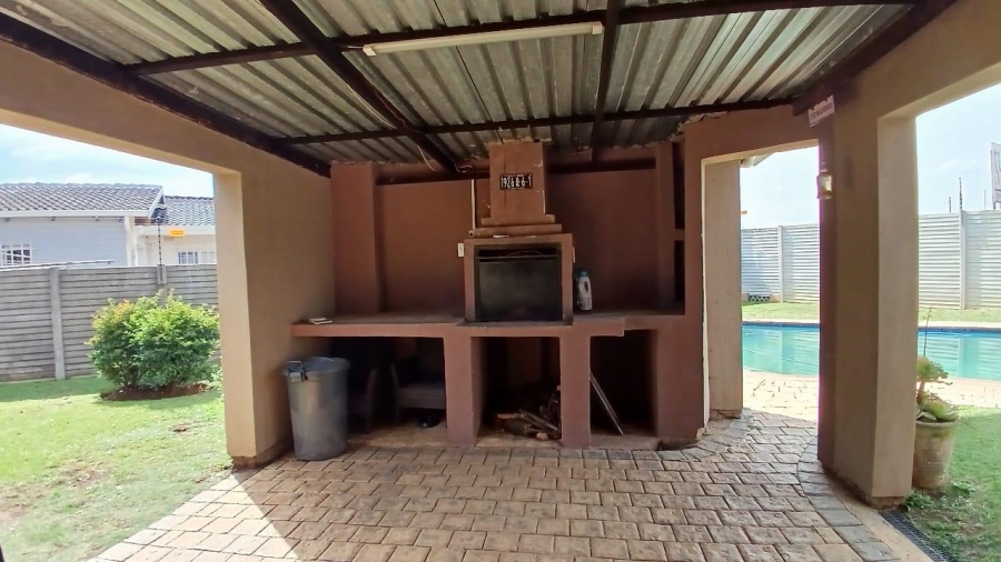 3 Bedroom Property for Sale in Bonaero Park Gauteng